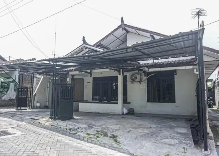 RedDoorz Syariah At Berlian Homestay Wirobrajan Yogyakarta